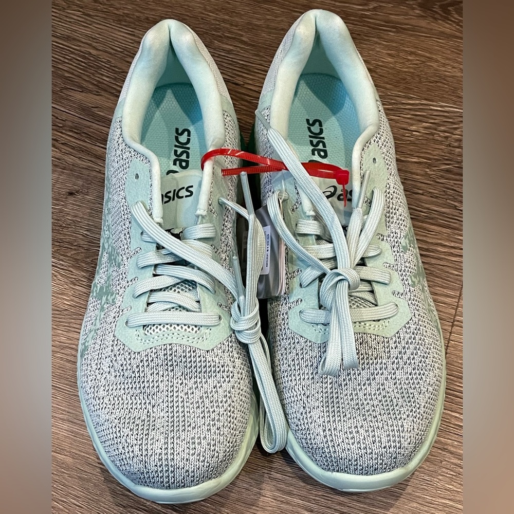 NWT ASICS Gel-Kenun Women’s Athletic running shoes | size 7.5